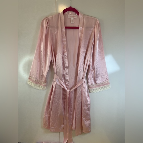 Oscar de la Renta Blush Satin Robe with Lace Cuffs A0247